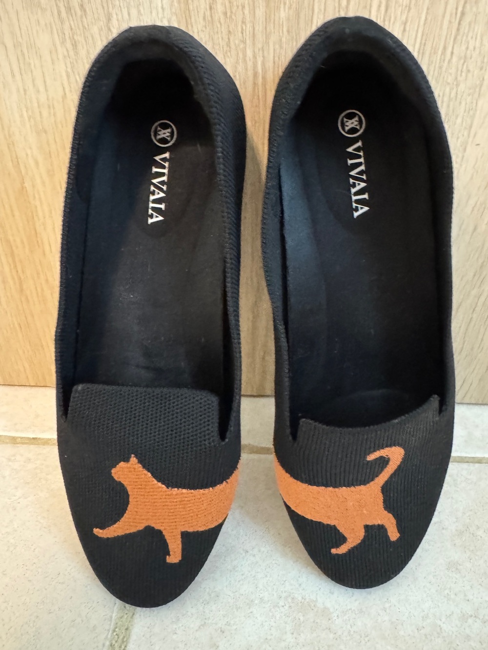 VIVAIA Audrey Round-Toe Embroidered Loafers Women's Black Flats Orange Cat 39